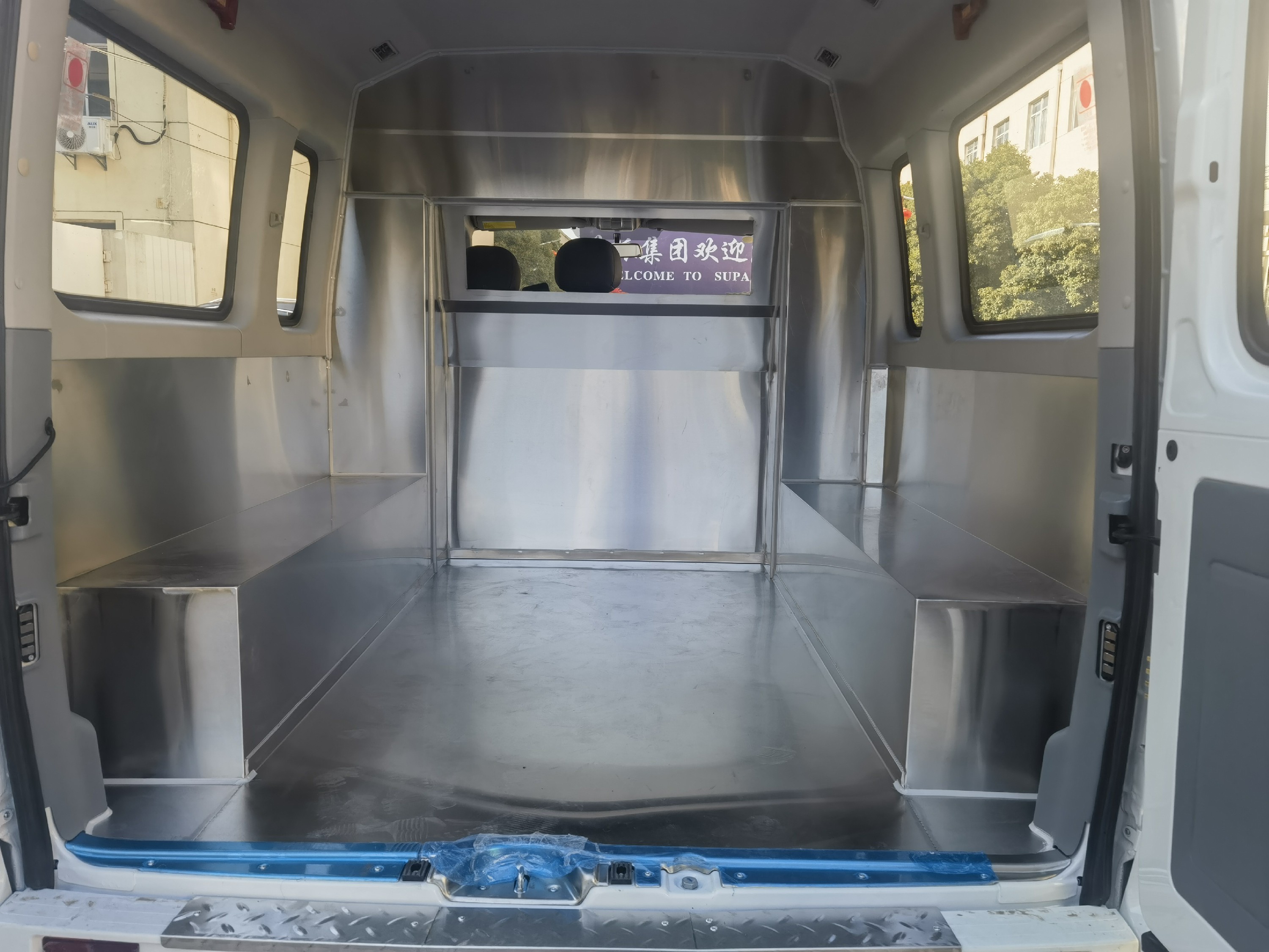 无声载念，赴一场生命终程之约——致殡仪车的温柔与庄重